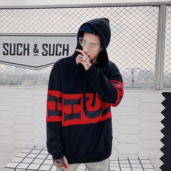 Плътен суичър в черен и червен цвят подходящ за жени и мъже