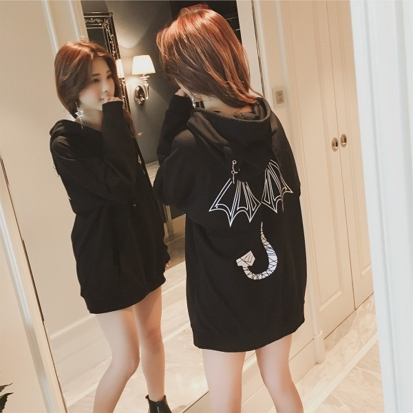 Дамски суичър с качулка и апликация в бял и черен цвят