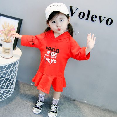 Детска спортна рокля с качулка и апликация в три цвята