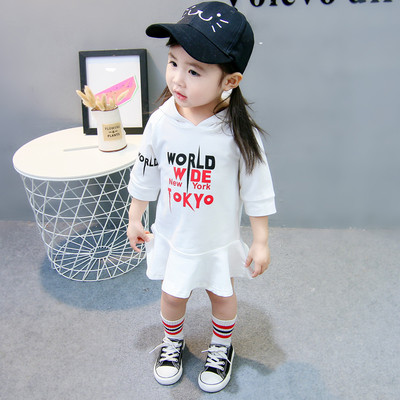 Детска спортна рокля с качулка и апликация в три цвята