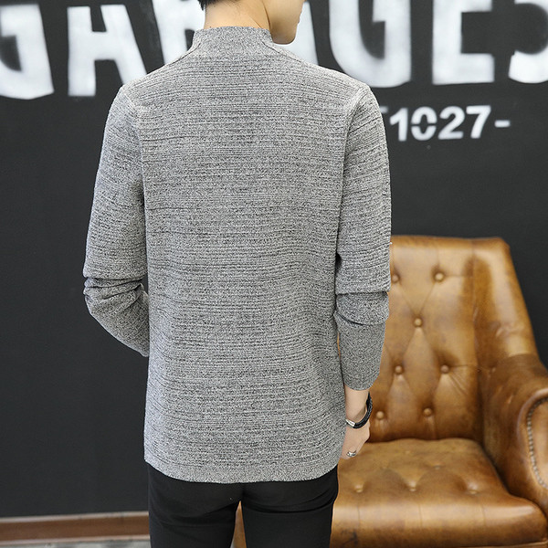 Мъжка жилетка в три цвята с V-образно деколте