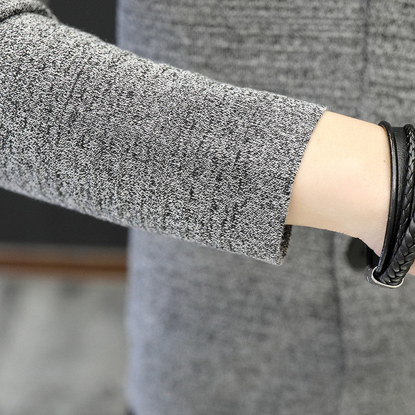 Мъжка жилетка в три цвята с V-образно деколте