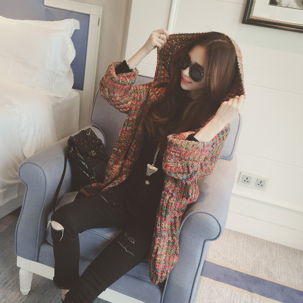 Дамска плетена жилетка с качулка 