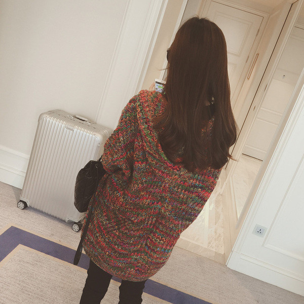 Дамска плетена жилетка с качулка 