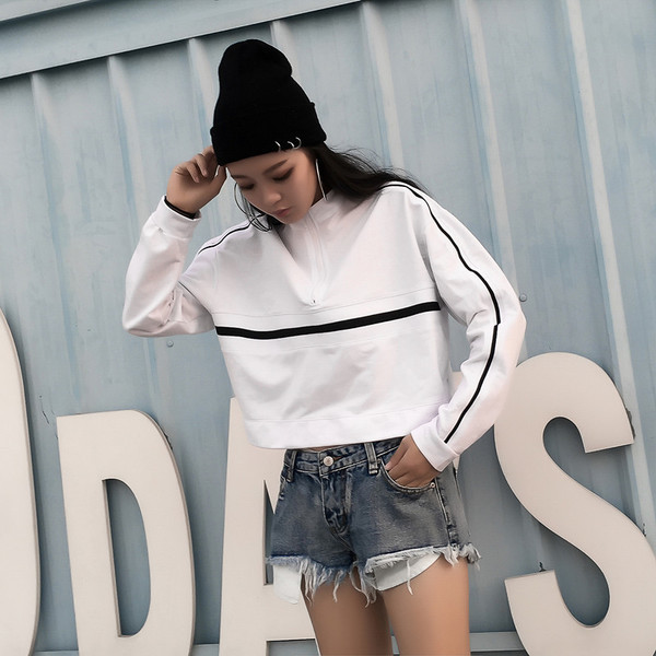 Дамски суичър с кантове и цип в бял и черен цвят