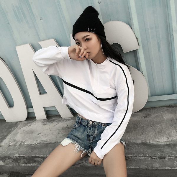 Дамски суичър с кантове и цип в бял и черен цвят