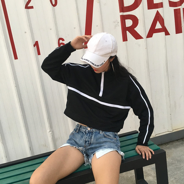 Дамски суичър с кантове и цип в бял и черен цвят