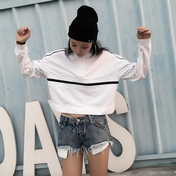 Дамски суичър с кантове и цип в бял и черен цвят