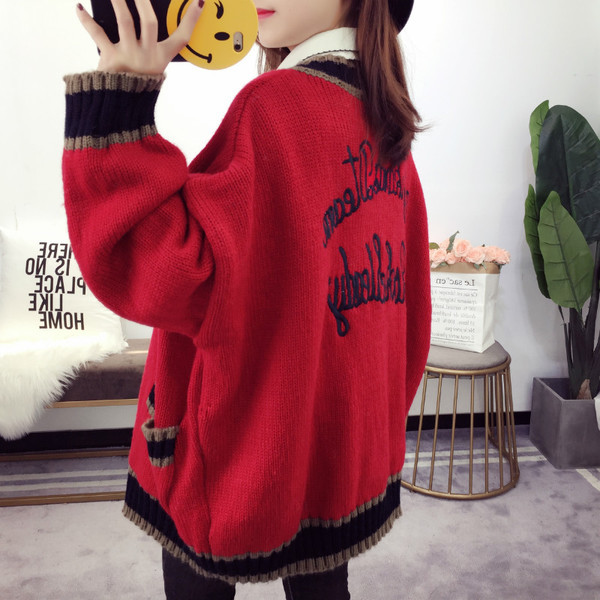 Дамска широка жилетка с надпис на гърба в два цвята