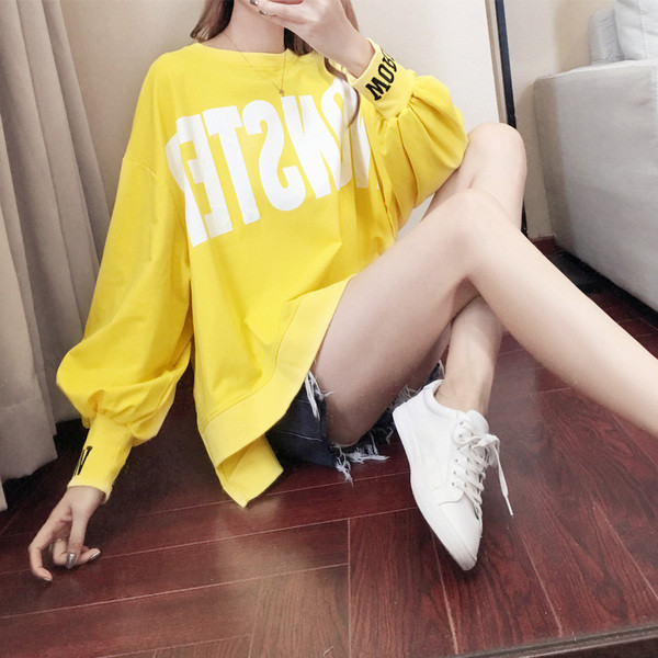 Широк модел дамски суичър в жълт и бял цвят