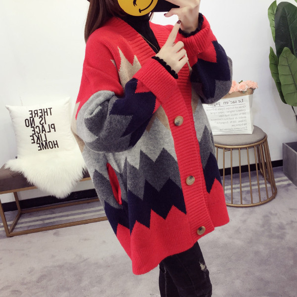 Дамска цветна жилетка с копчета и V-образна яка