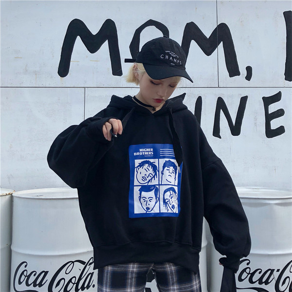 Hanorac de dama cu imprimeu si gluga in maro, albastru si negru