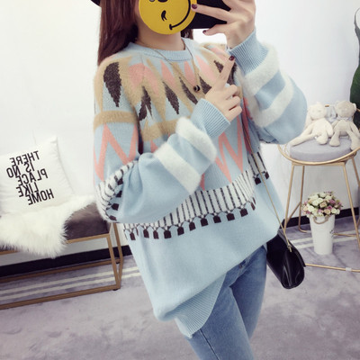 Дамски свободен пуловер с шарен десен 