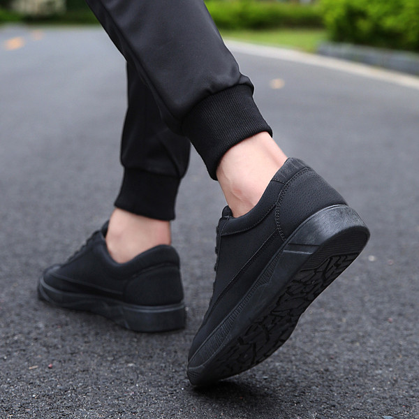 Актуални мъжки маратонки в различни цветове 