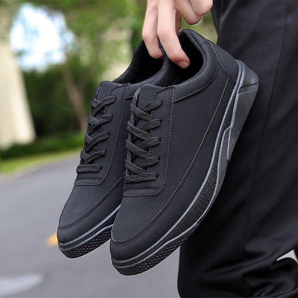 Актуални мъжки маратонки в различни цветове 