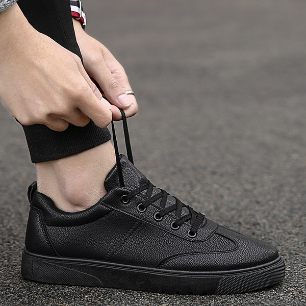 Мъжки маратонки в два цвята подходящи за ежедневието