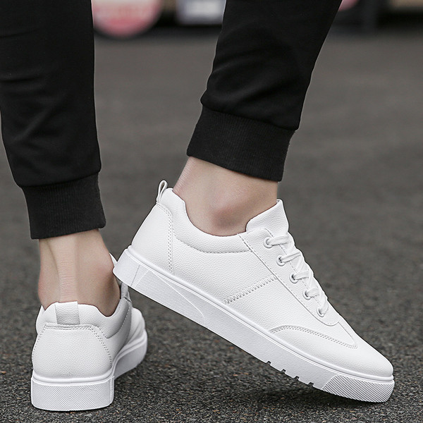 Мъжки маратонки в два цвята подходящи за ежедневието