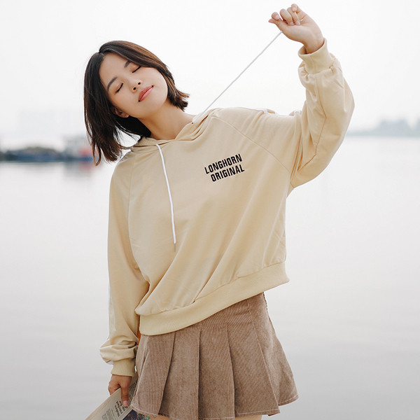 Дамски суичър в два цвята с кантове и надпис