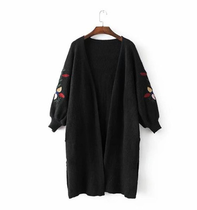 Дамска дълга жилетка с бродерия на ръкавите в няколко цвята