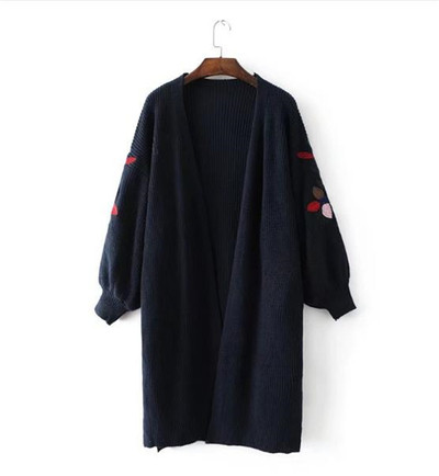 Дамска дълга жилетка с бродерия на ръкавите в няколко цвята