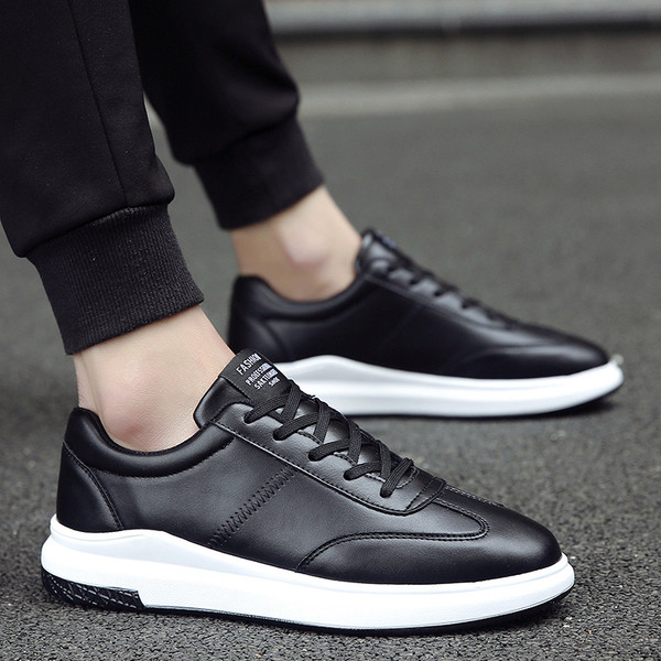 Модерни мъжки маратонки в три цвята