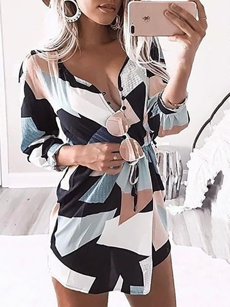 Модерна дамска цветна  рокля с V-образно деколте 