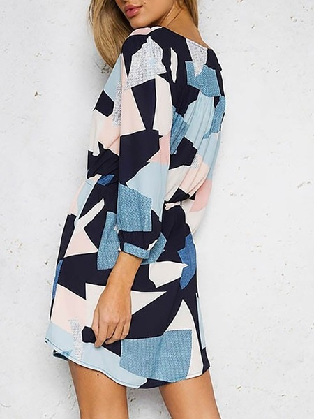 Модерна дамска цветна  рокля с V-образно деколте 