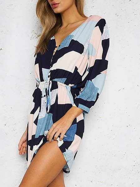 Модерна дамска цветна  рокля с V-образно деколте 