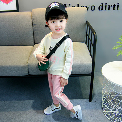 Детски комплект за момичета от две части с апликация в две части