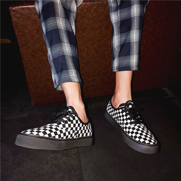 Модерни мъжки кецове на каре в два цвята