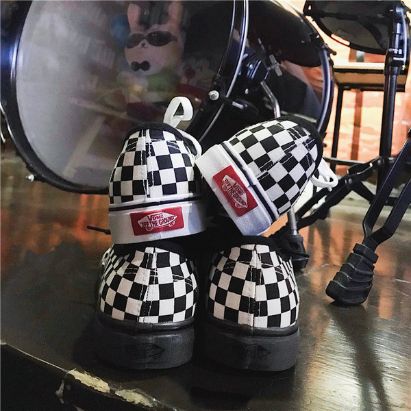 Модерни мъжки кецове на каре в два цвята