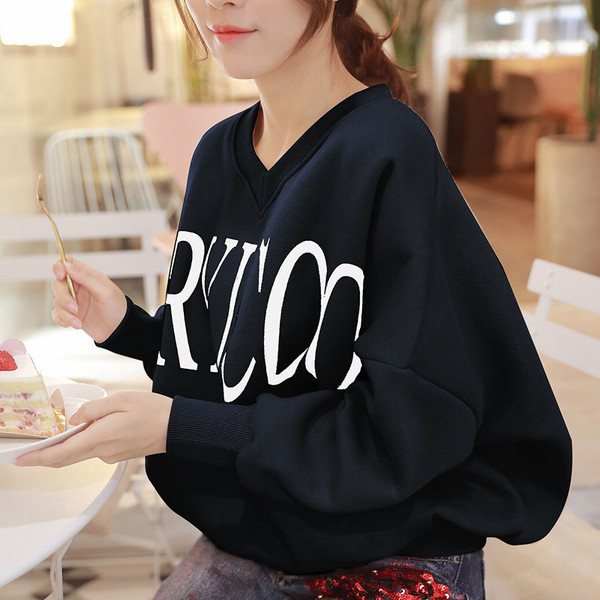 Дамски суичър с V-образно деколте и надпис в няколко цвята