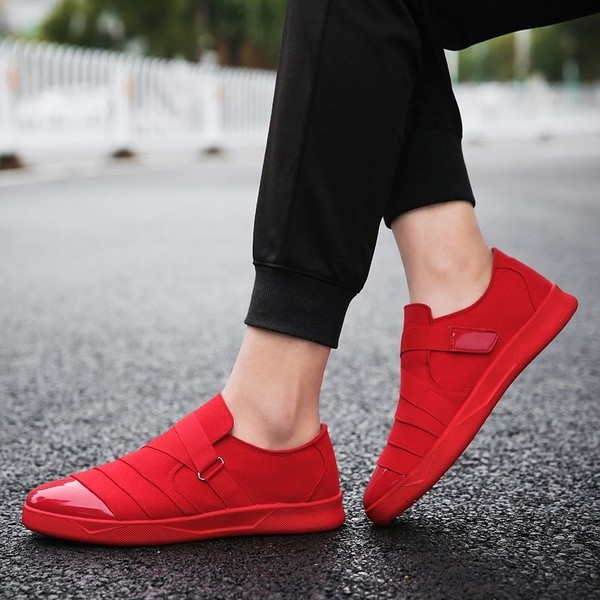 Мъжки маратонки в три цвята подходящи за ежедневието