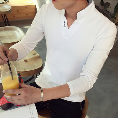 Мъжка блуза с яка и V-образно деколте