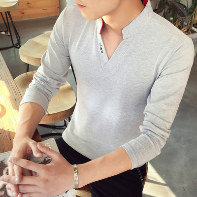 Мъжка блуза с яка и V-образно деколте