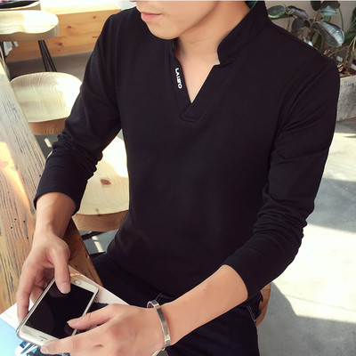 Мъжка блуза с яка и V-образно деколте