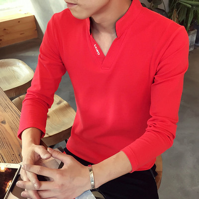 Мъжка блуза с яка и V-образно деколте