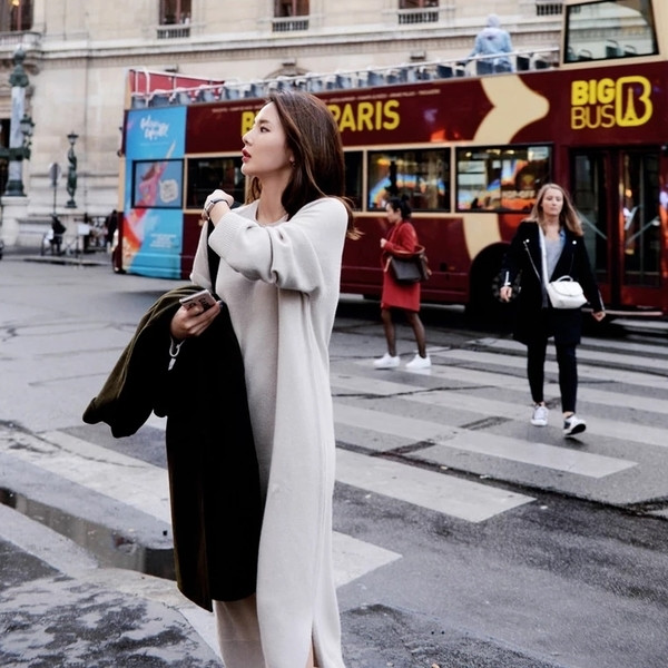 Дълга дамска изчистена рокля с О-образна яка